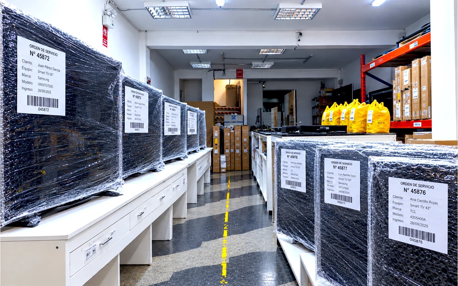 Televisores con etiqueta de seguimiento en el laboratorio
